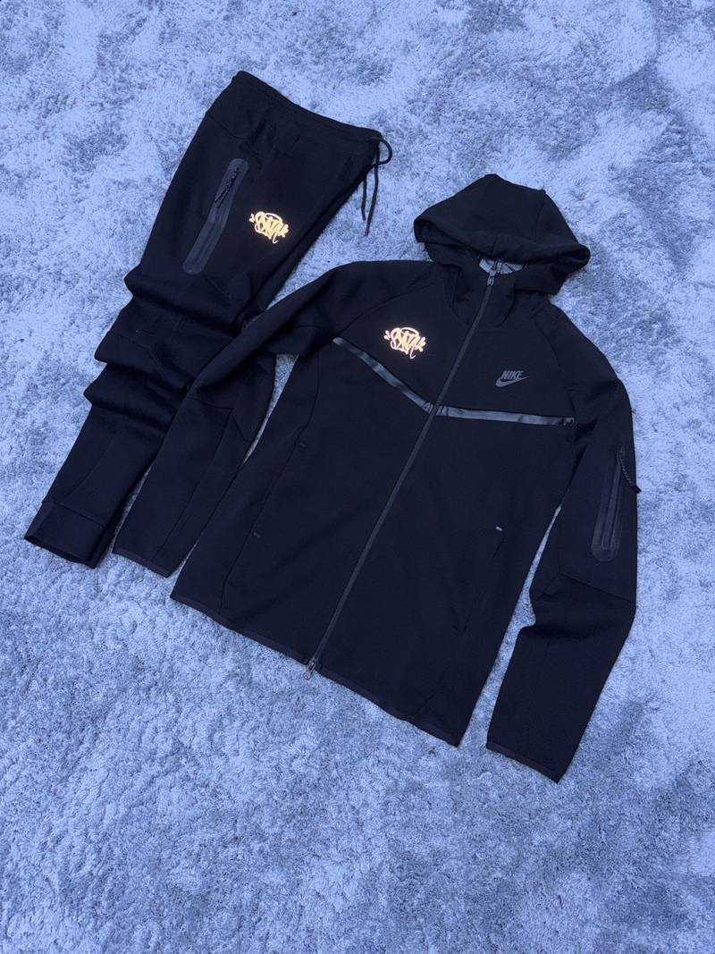 NIKE - TECH X SYNA WORLD