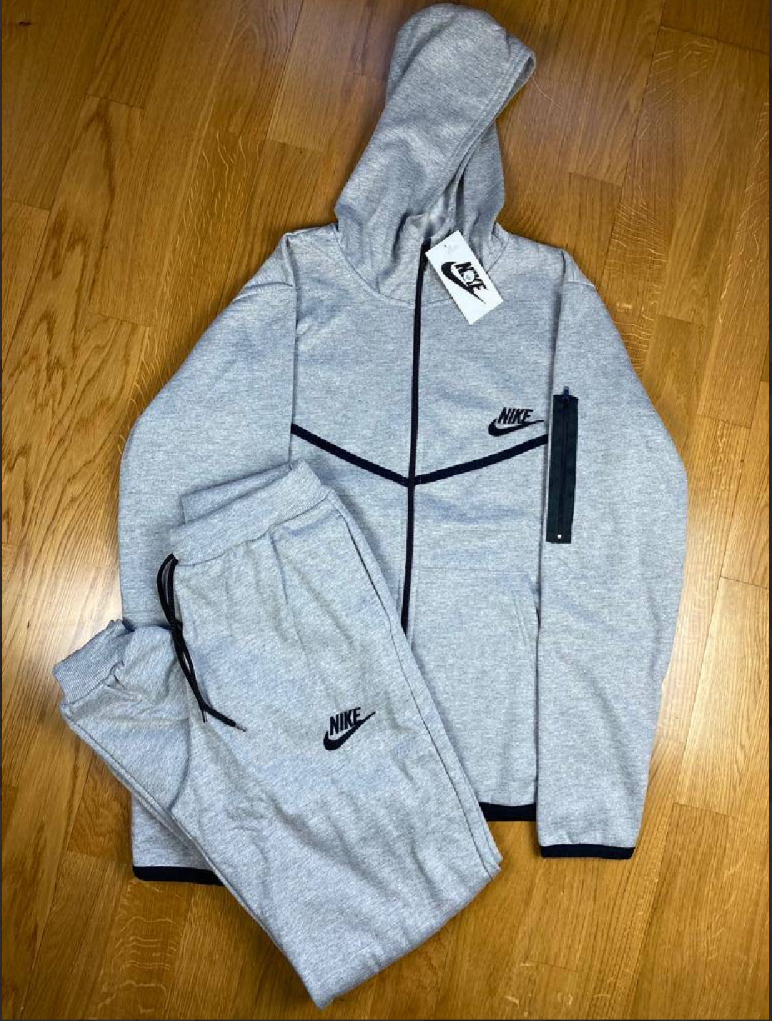 NIKE - TECH FLECEE (Opciones)