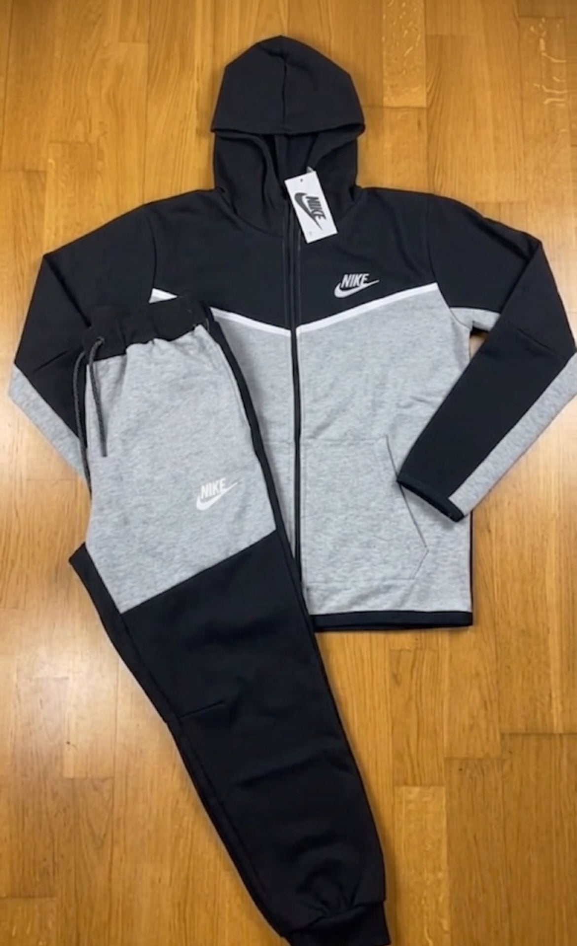 NIKE - TECH (Opciones)