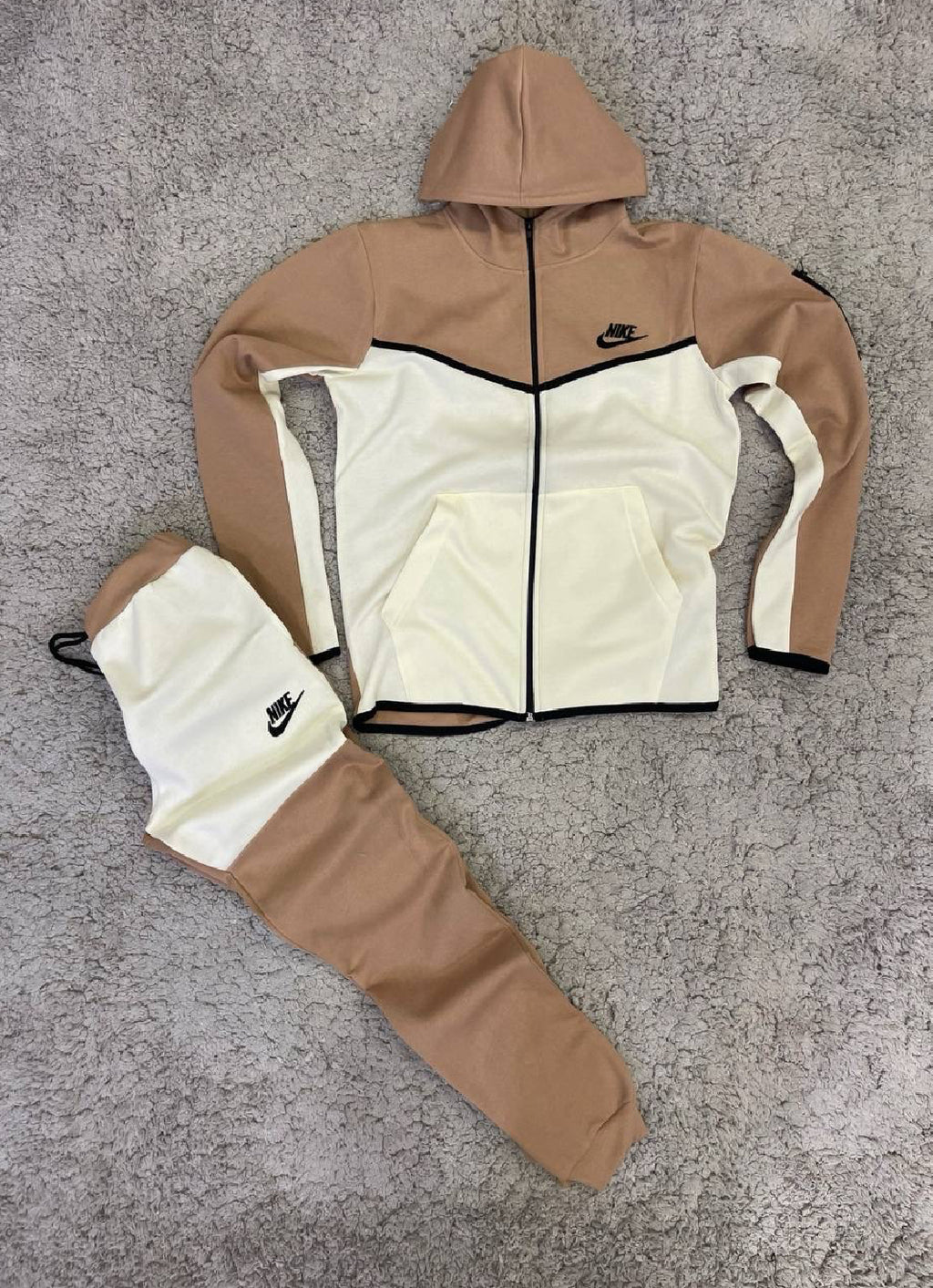 NIKE - TECH (Opciones)