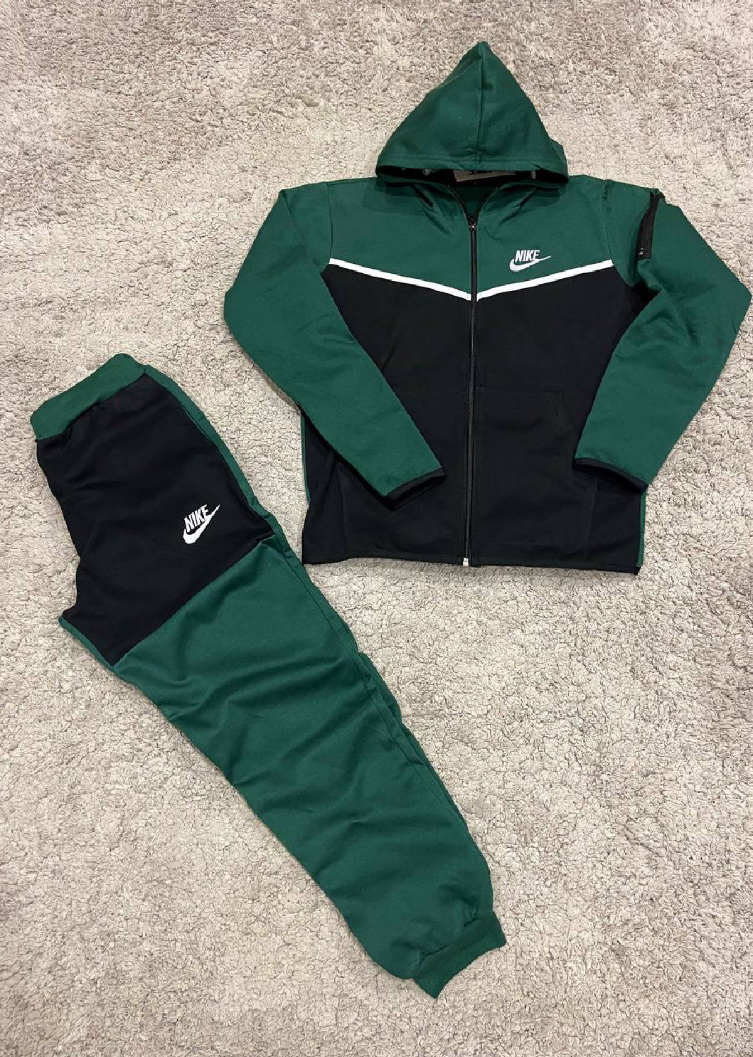 NIKE - TECH (Opciones)
