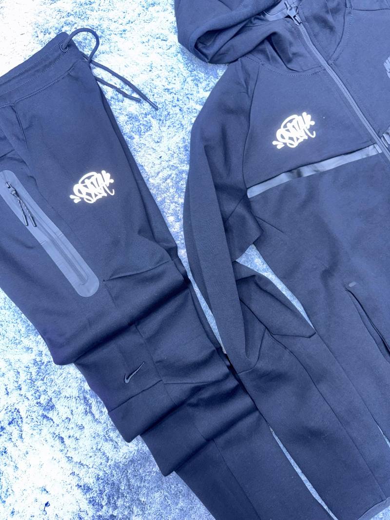 NIKE - TECH X SYNA WORLD