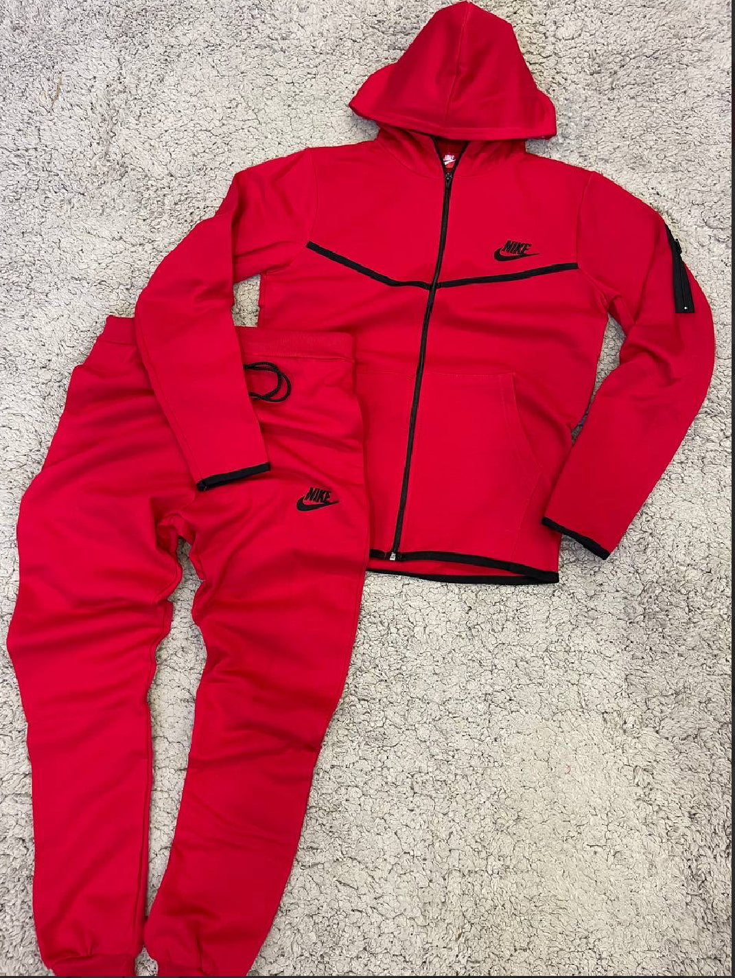 NIKE - TECH FLECEE (Opciones)